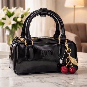 CHERRYS BLACK